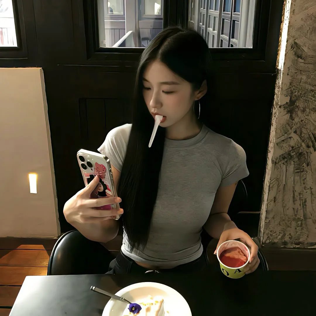 女王蜂游戏 海报